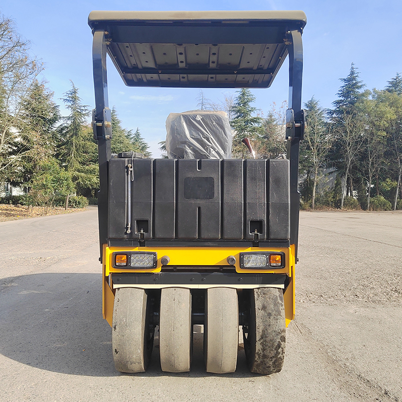 Luoyang Lutong LTC204P combined road roller (China): model, parameters, images, price, parts