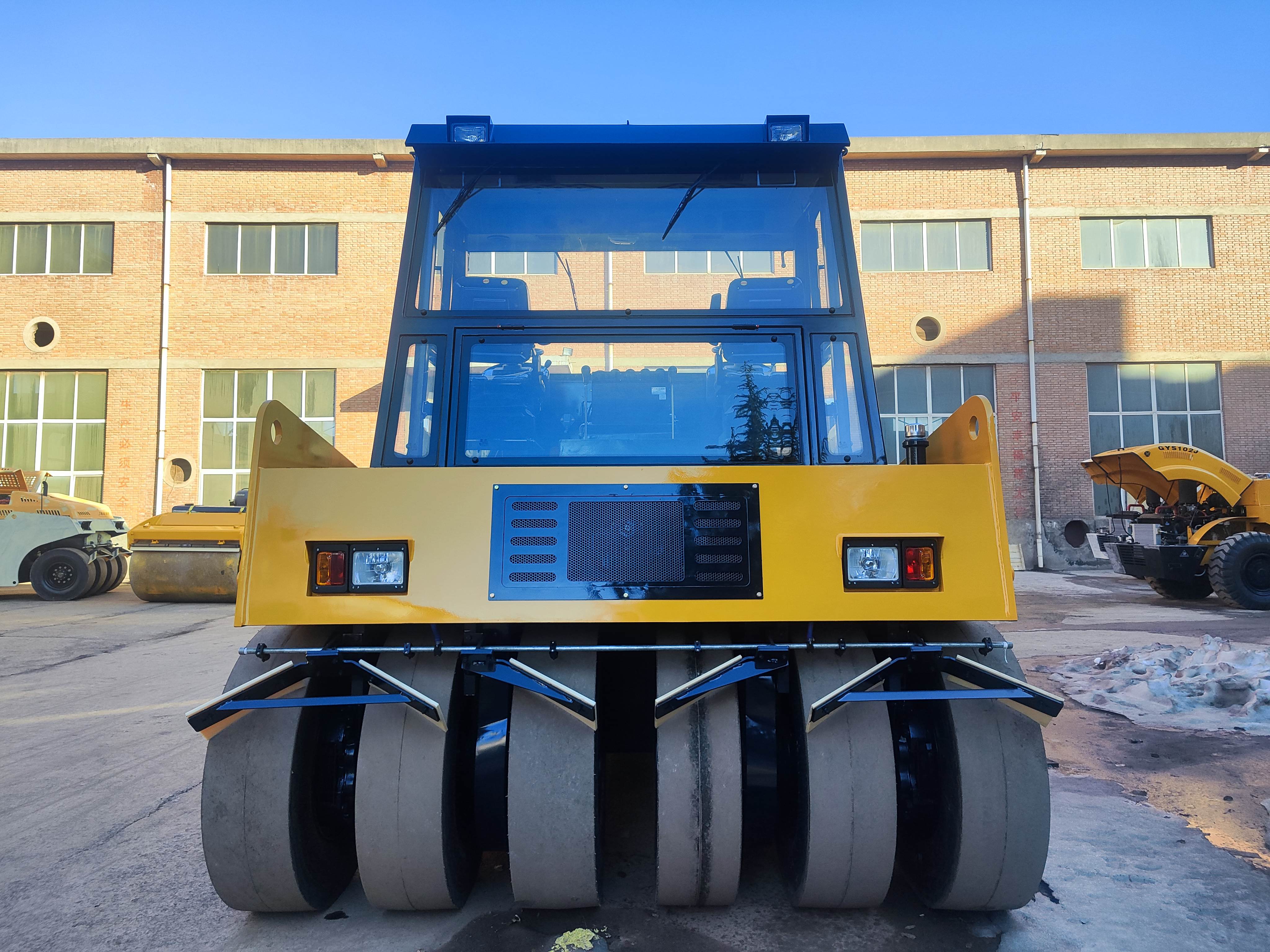 Luoyang Lutong Heavy Industry LTP2030H hydraulic pneumatic tire roller: parameters, images, introduction, parts details