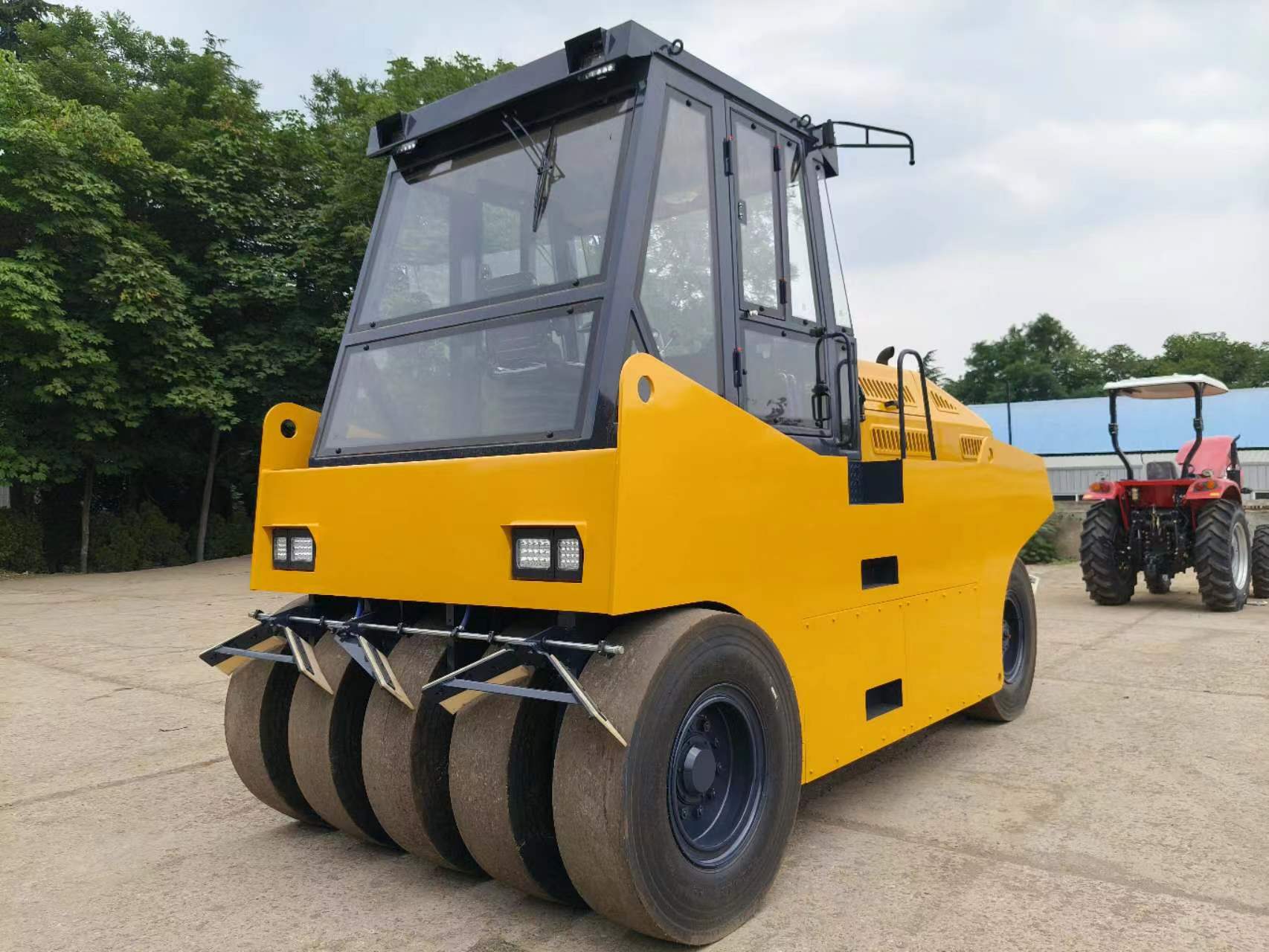 Luoyang Lutong Heavy Industry LTP1016H hydraulic pneumatic tire roller: parameters, images, introduction, parts details