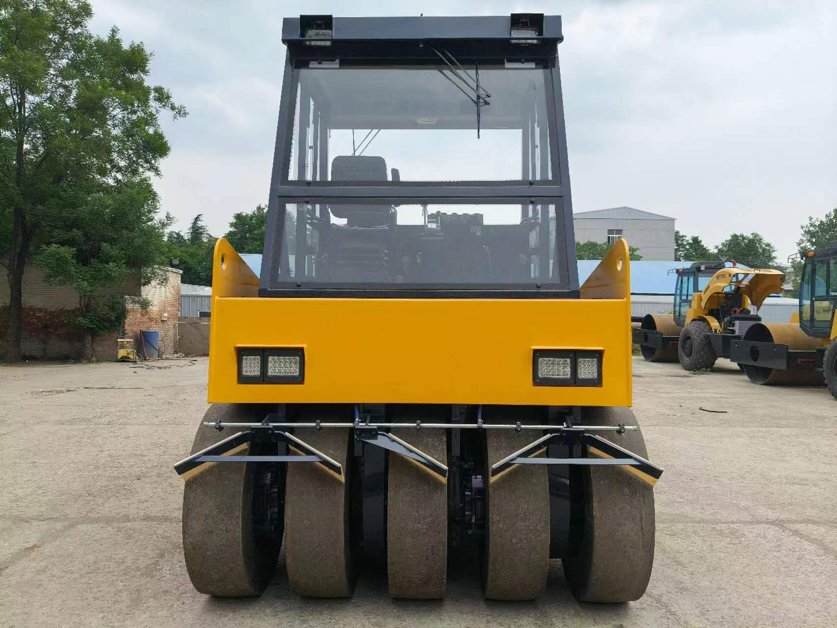 Luoyang Lutong Heavy Industry LTP1016H hydraulic pneumatic tire roller: parameters, images, introduction, parts details