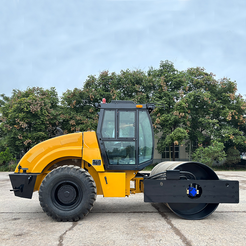 Luoyang Lutong Heavy Industry LTS210H 10-ton hydraulic single drum road roller: parameters, images, 