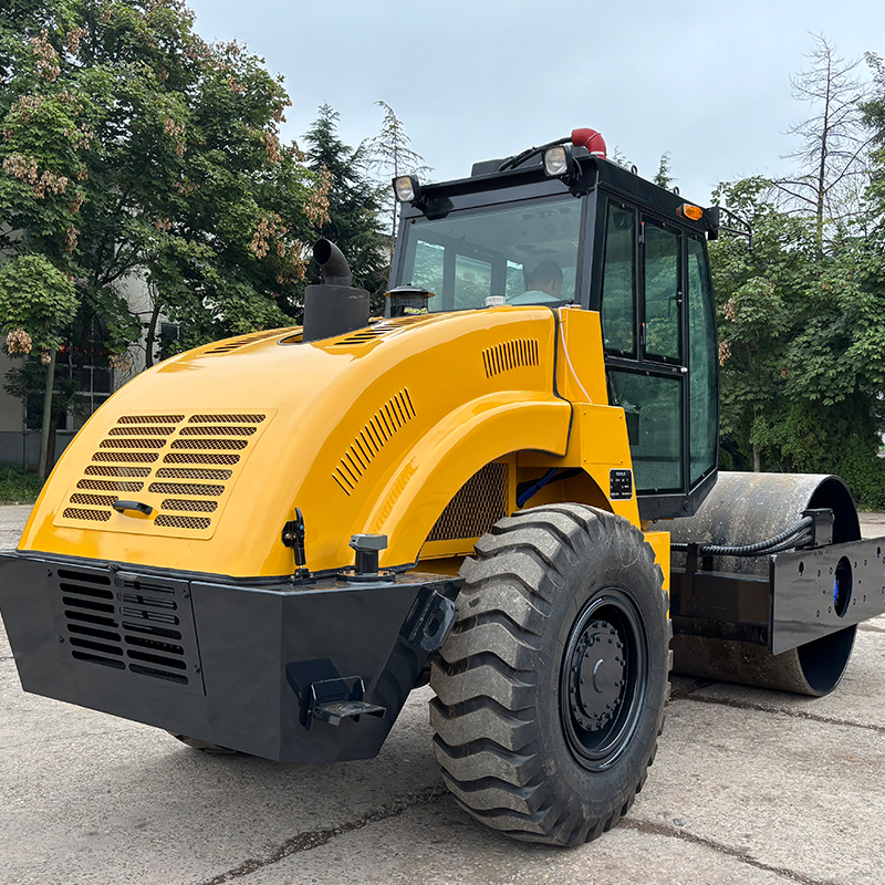 Luoyang Lutong Heavy Industry LTS212H 12-ton hydraulic single drum road roller: specifications, images, introduction, and parts details