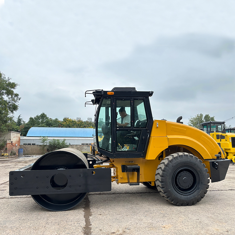 Luoyang Lutong Heavy Industry LTS212H 12-ton hydraulic single drum road roller: specifications, imag