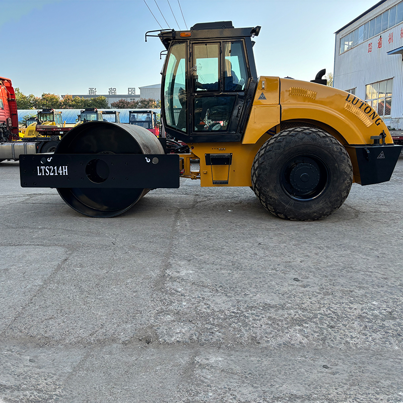 Luoyang Lutong Heavy Industry LTS214H 14ton hydraulic single drum road roller: specifications, images, introduction, and parts details