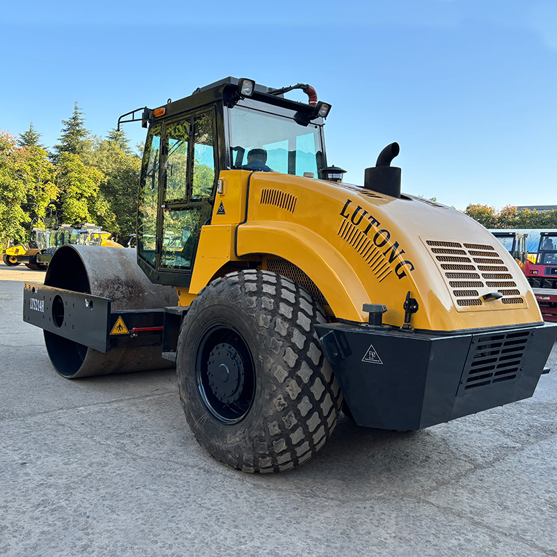 Luoyang Lutong Heavy Industry LTS214H 14ton hydraulic single drum road roller: specifications, images, introduction, and parts details