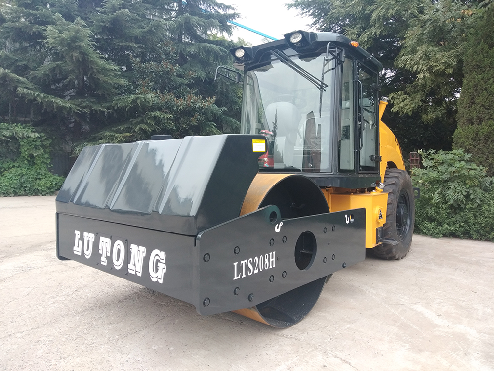 Luoyang Lutong Heavy Industry LTS208H 8ton hydraulic single drum road roller: specifications, images